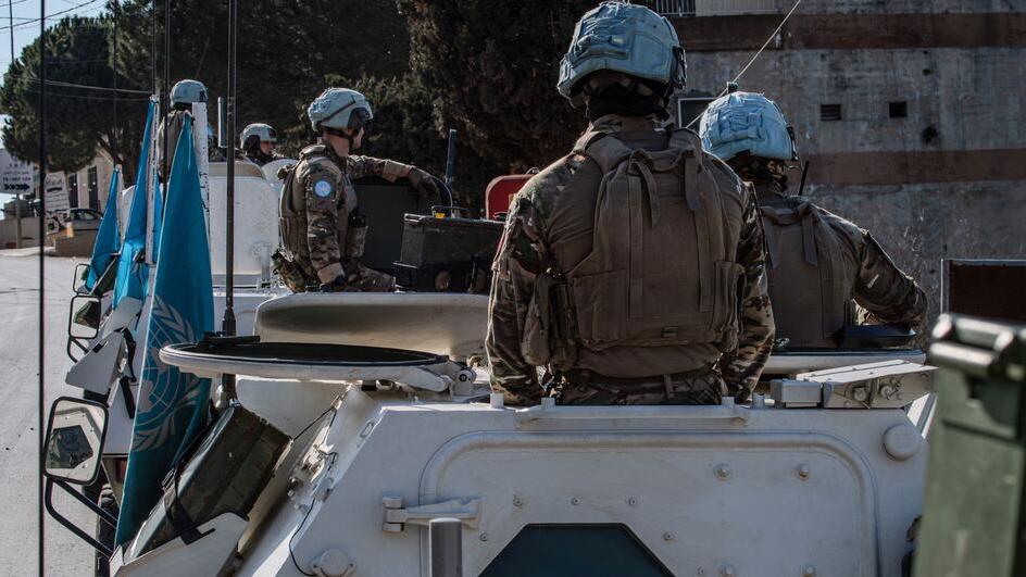 联合国维和人员在黎巴嫩南部的代尔基法巡逻。