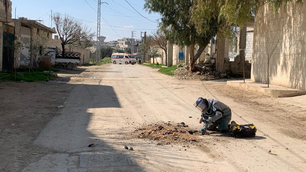 Searcher excavated around the EO item that was located on Harasta, Rural Damascus road, Syria. 