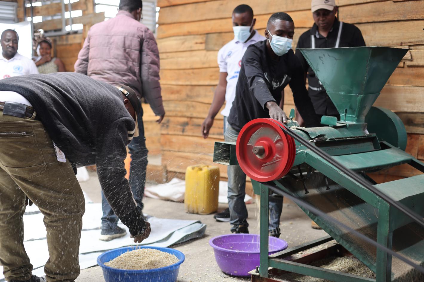 Un des volets les plus visibles du projet a été inauguré à Buhima, un village du groupement de Munigi : le premier moulin à grain communautaire.