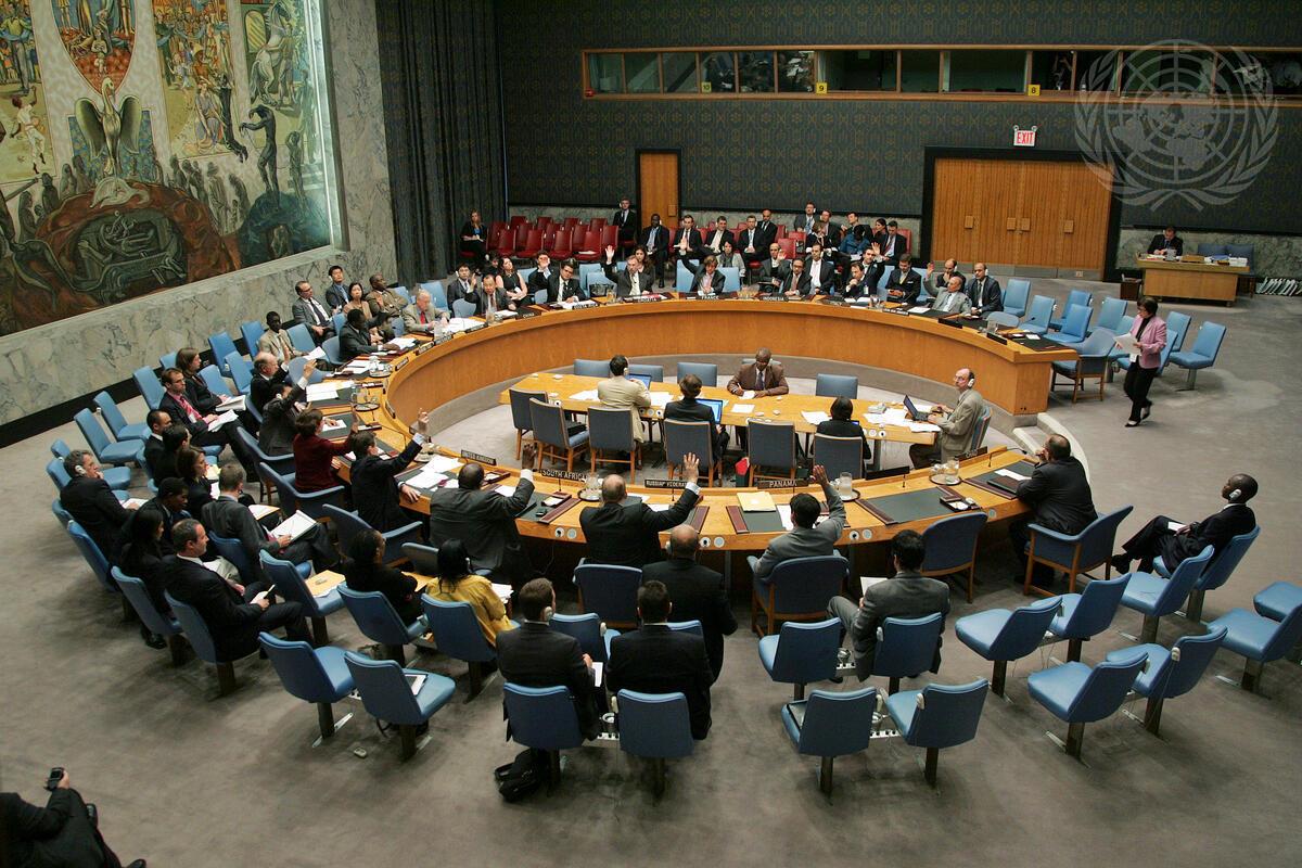 Members of the Security Council unanimously adopt resolution 1834 (2008), extending the mandate of the United Nations Mission in the Central African Republic and Chad (MINURCAT) until 15 March 2009. Wide view of the Security Council
