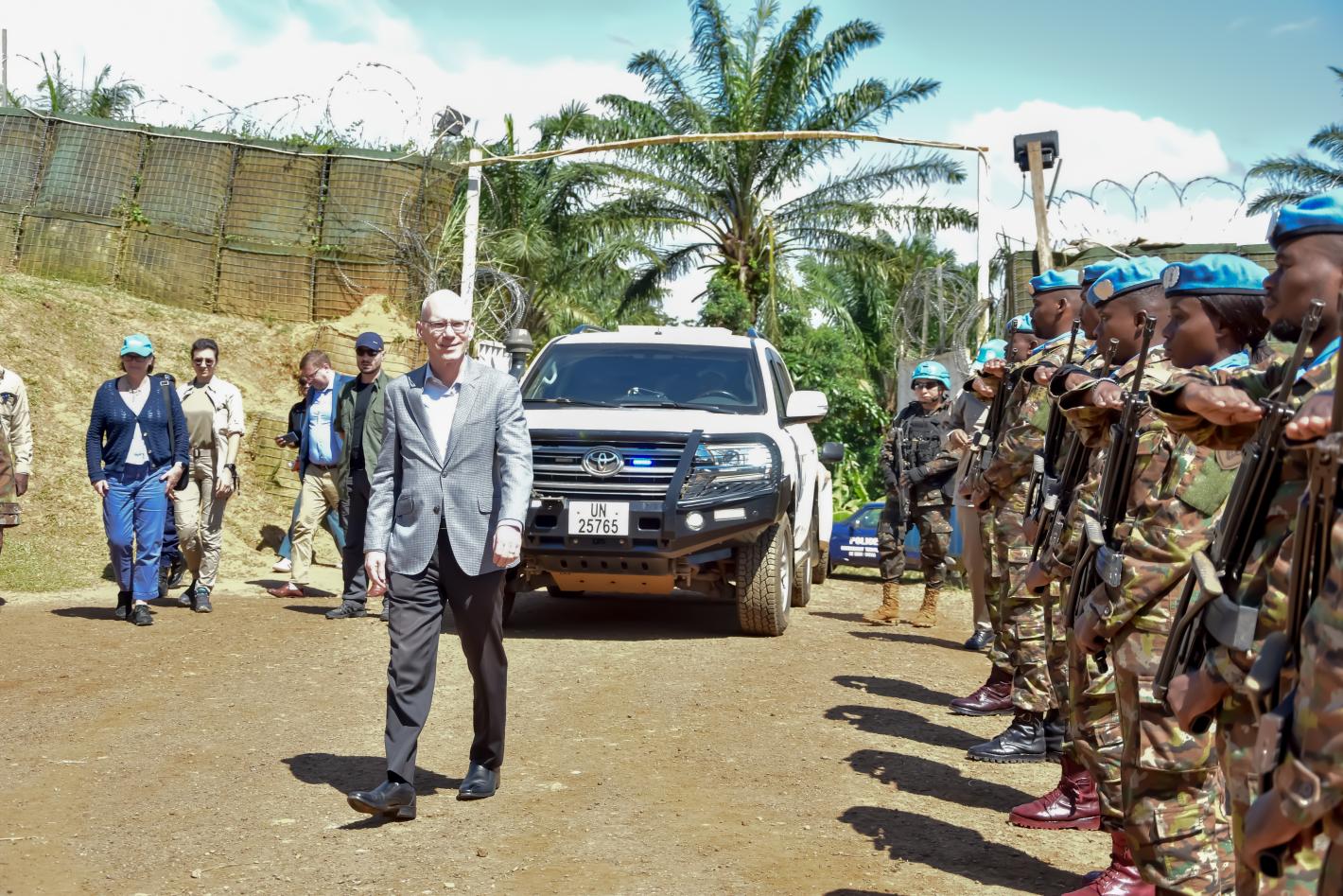 Le chef de la MONUSCO James Swan à Eringeti, mardi 21 avril 2026 au deuxième jour de sa visite à Beni, dans la province du Nord-Kivu.