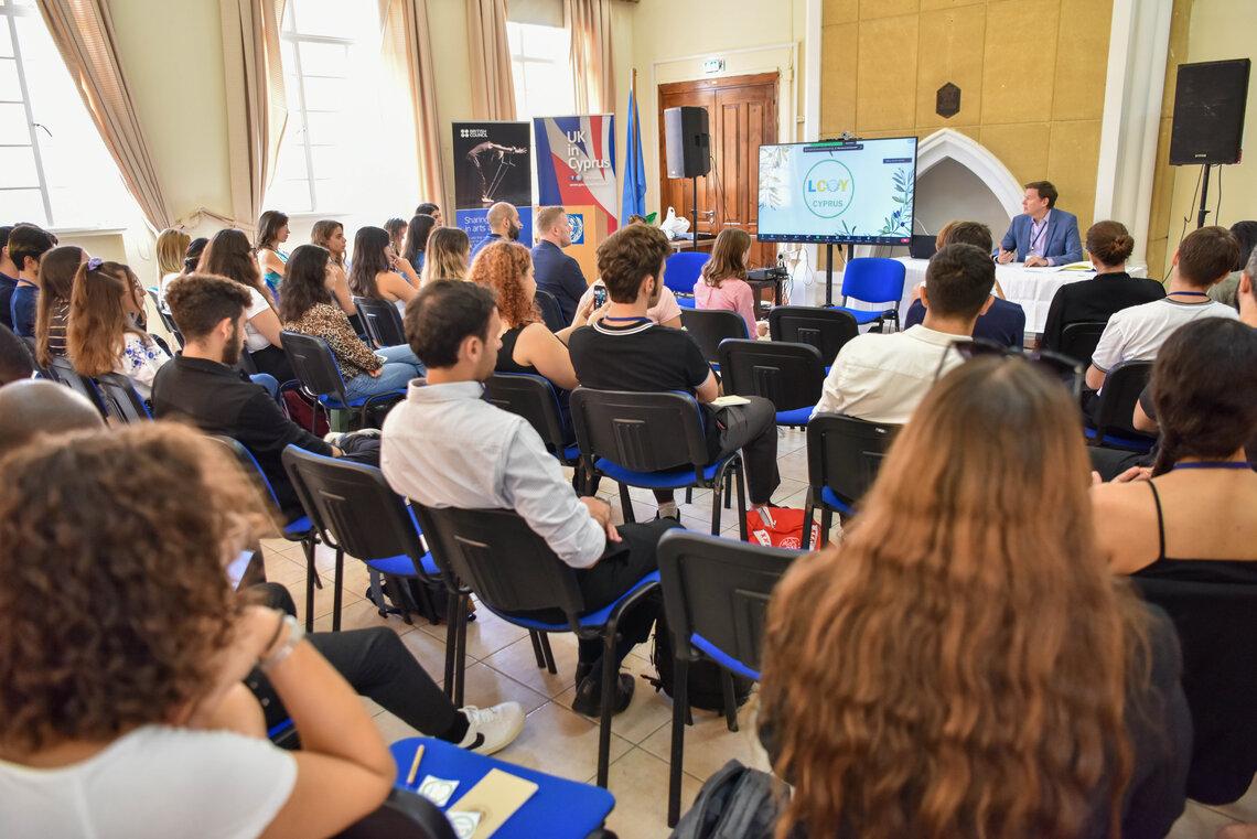 UNFICYP SRSG Colin Stewart engages with youth during the 3rd edition of the Youth Champions for Environment and Peace in Cyprus. Photo credit: UN Photo/UNFICYP